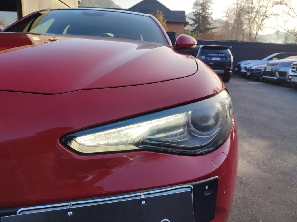 Alfa Romeo Giulia VELOCE 2.0 TURBO 280 HP 2022 Rojo