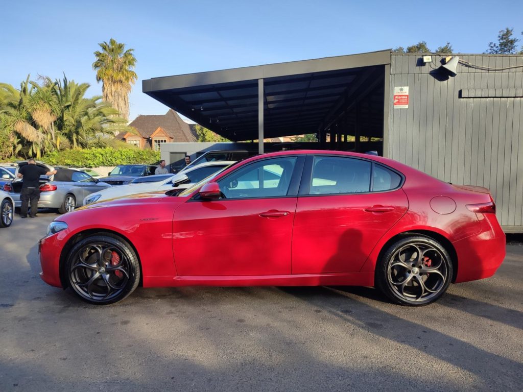 Alfa Romeo Giulia VELOCE 2.0 TURBO 280 HP 2022 Rojo